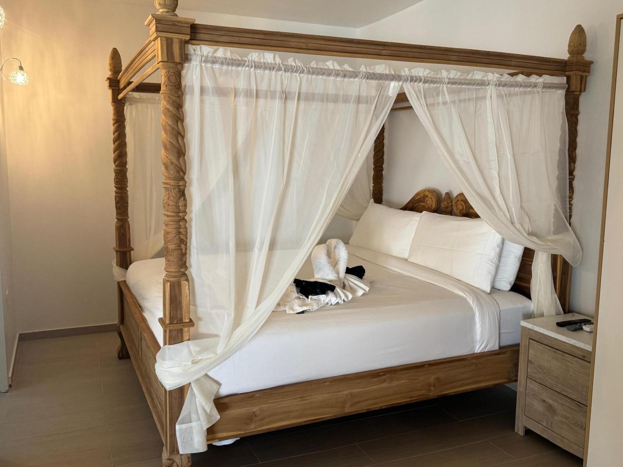 Beach Walk Residences Palm Beach Luaran gambar